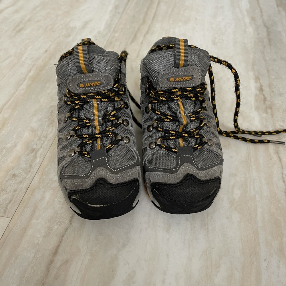 Kids hiking boots
